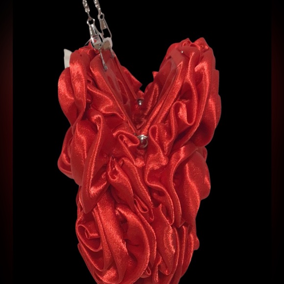 NWT d’margeaux New York Red Roses Frame Handbag/Clutch w/Silver Clasp & Chain - Picture 6 of 11